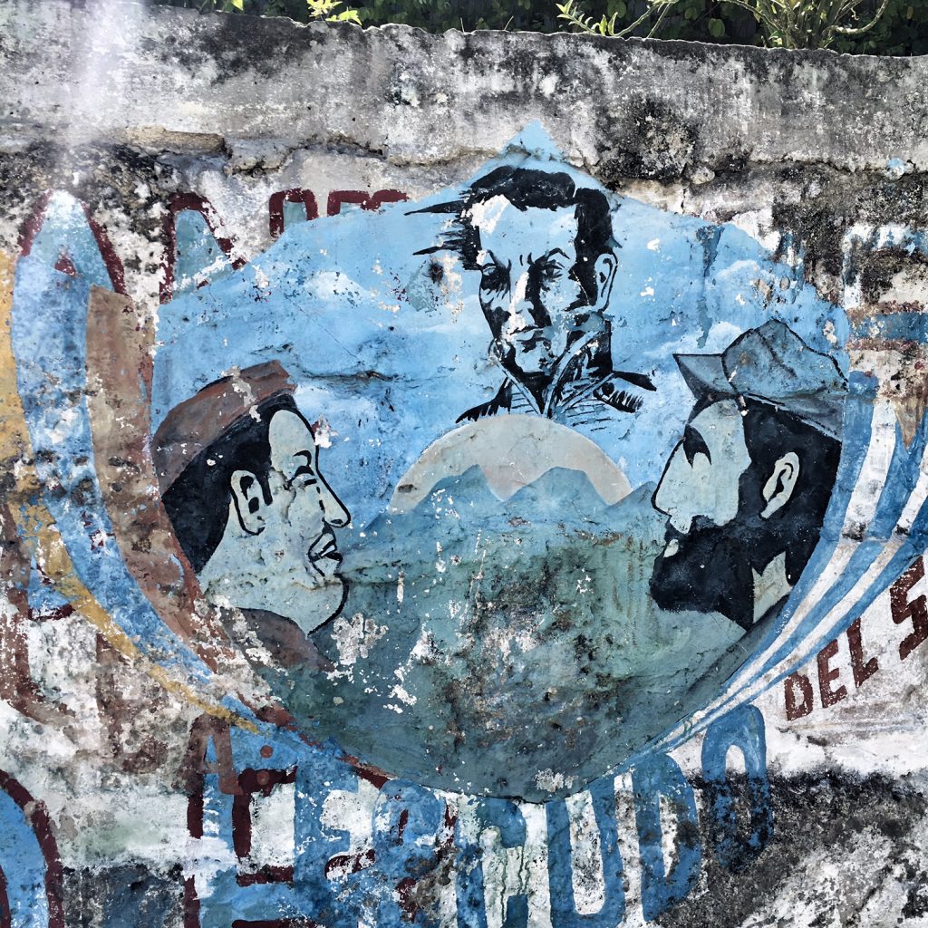 Che Guevara and Hugo Chavez looking up at Simon Bolivar